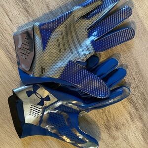 Under Baseball Armour Blue and Silver Sports Gloves